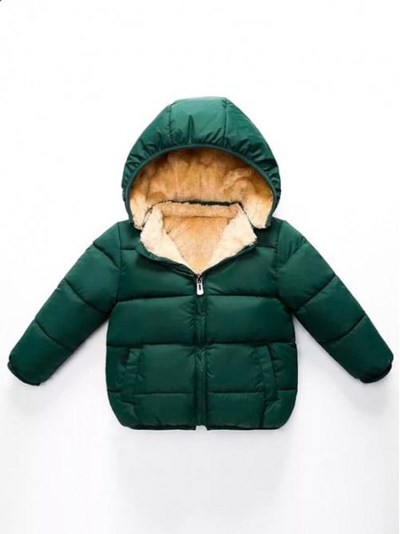 Зеленая зимняя курточка с капюшоном детская